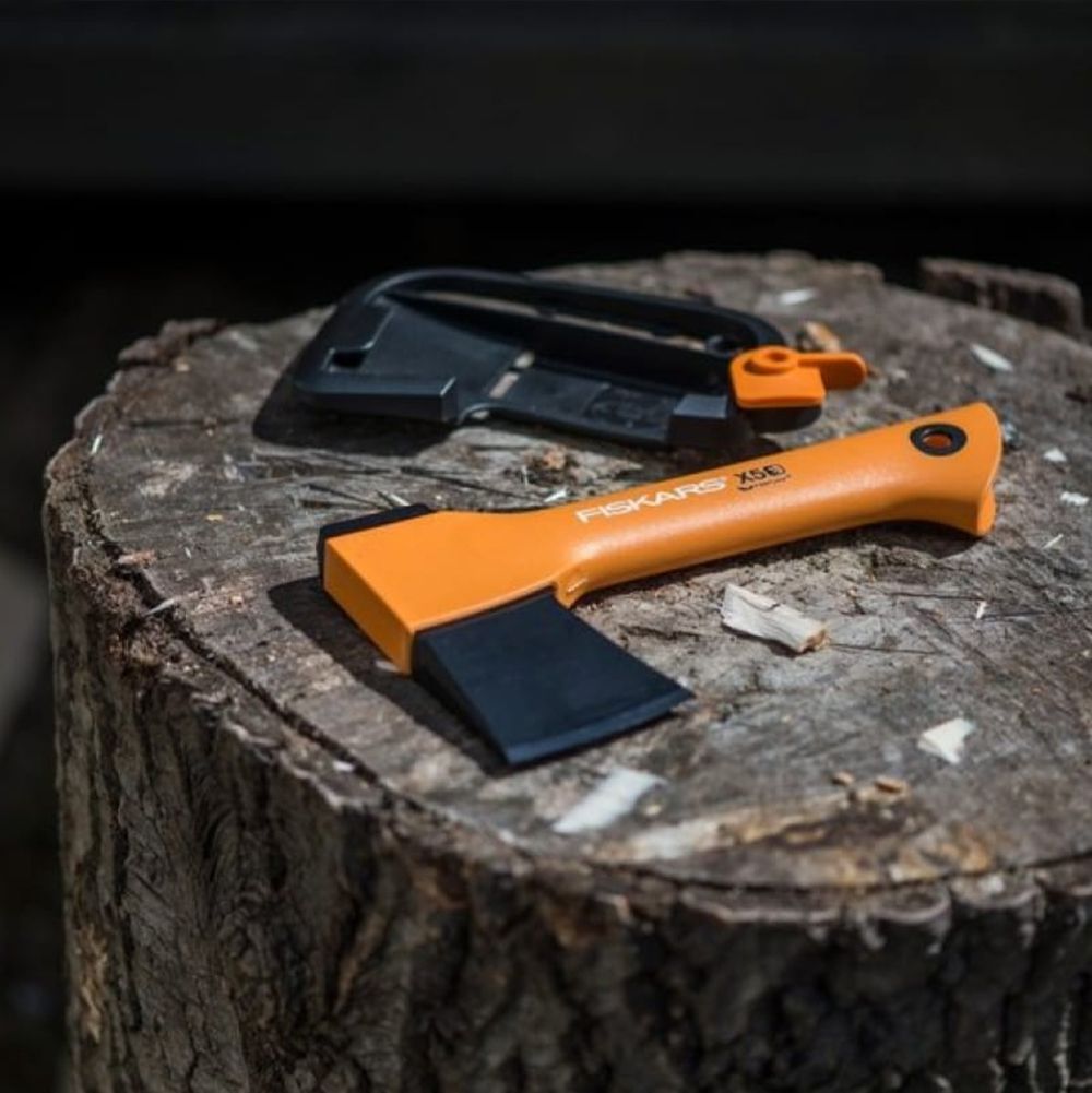 Набор Fiskars топор X5 + пила + нож универсальный 1057912 Fiskars от магазина Tehnorama